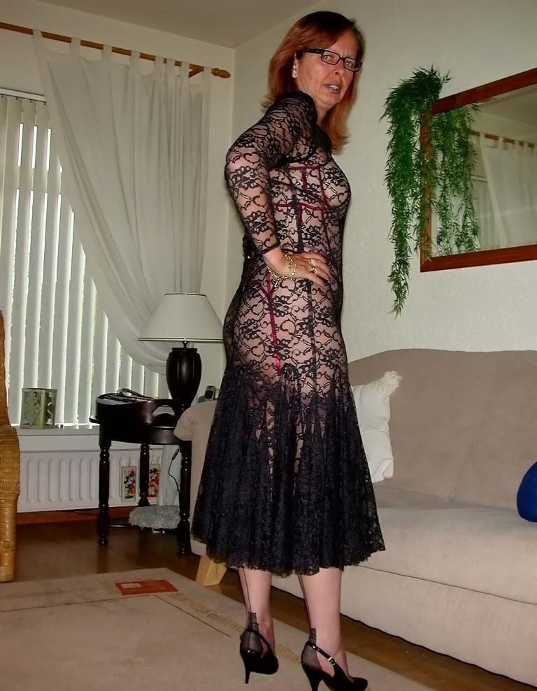 Hausfrauen posieren sexy
 #90452904