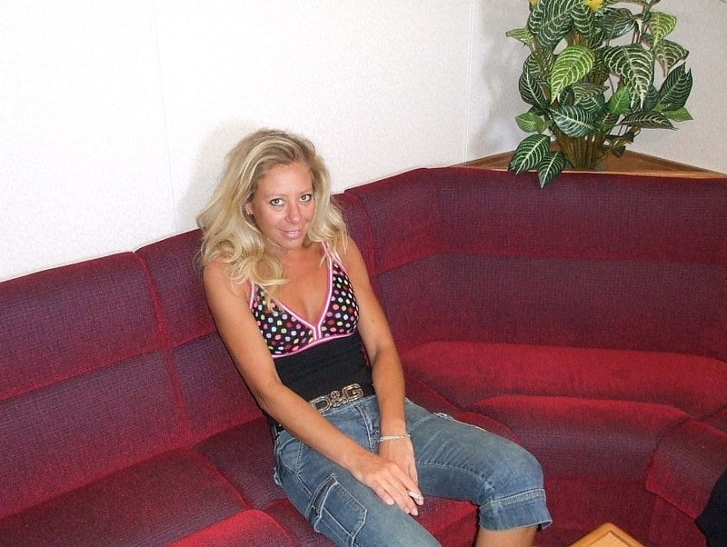 Ihre Mutter milf dumme Hure ist eine exponierte Webwhore cumslut
 #98240604