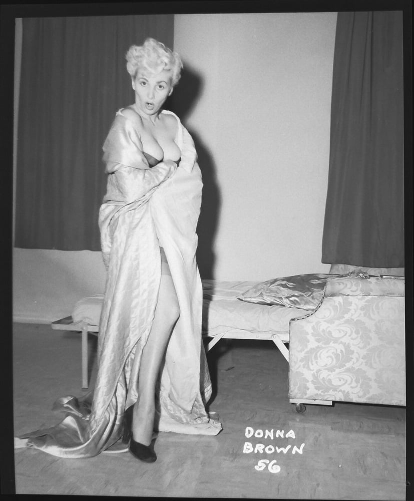 Donna brown, modèle vintage des années 1950
 #105121642