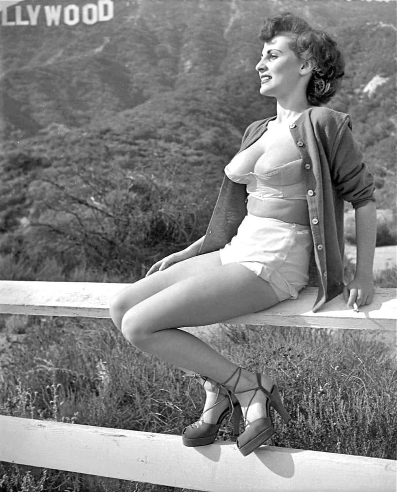 Donna brown, modèle vintage des années 1950
 #105121654