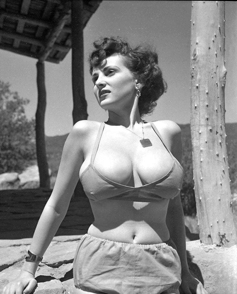 Donna brown, modèle vintage des années 1950
 #105121660