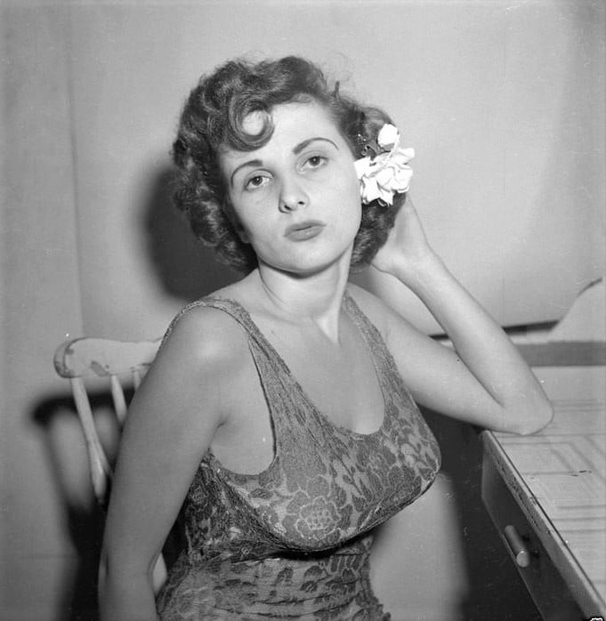 Donna brown, modello vintage del 1950
 #105121820
