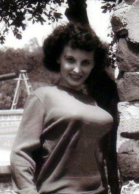 Donna brown, modelo vintage de los años 50
 #105121878