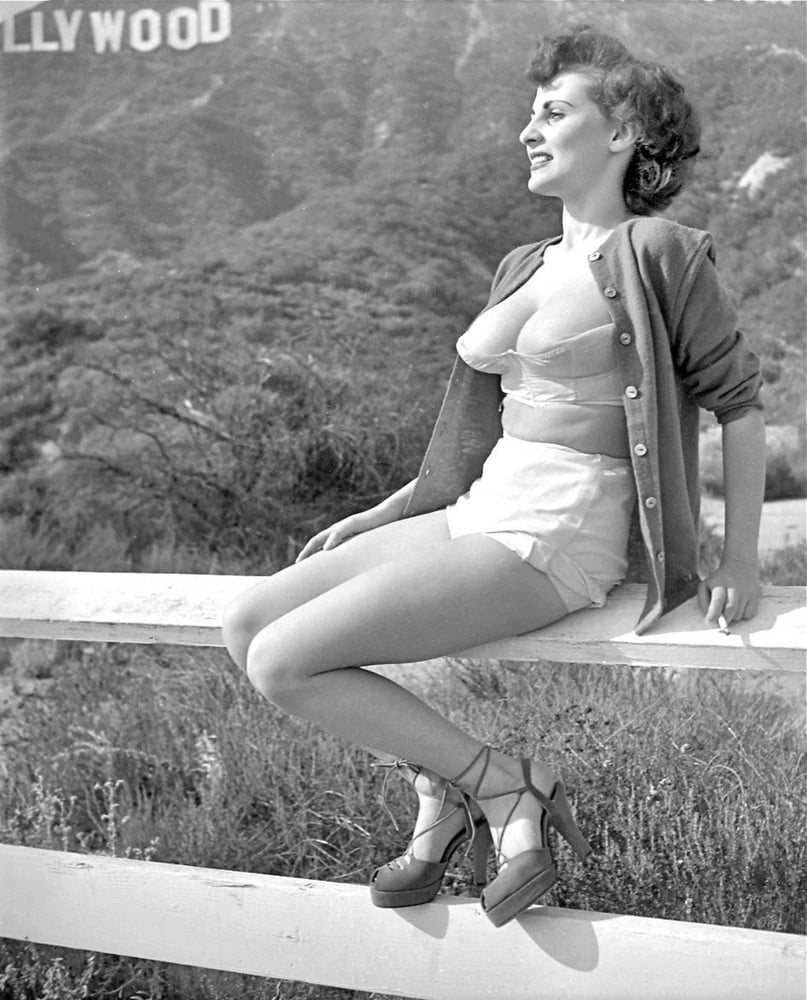 Donna brown, modello vintage del 1950
 #105122231