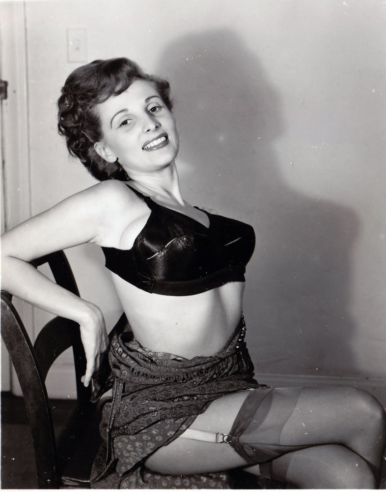 Donna brown, modello vintage del 1950
 #105122482