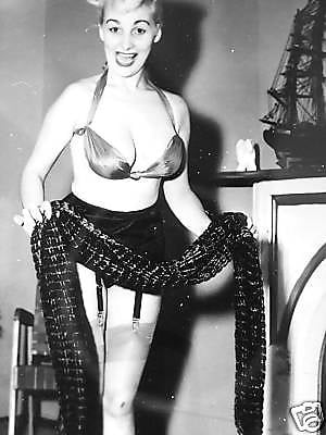 Donna brown, modello vintage del 1950
 #105122674