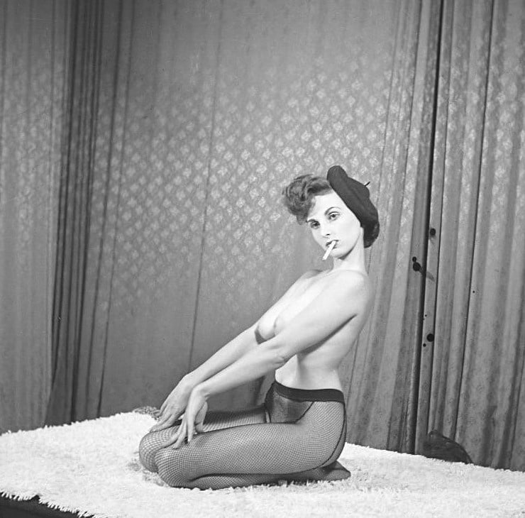 Donna brown, modello vintage del 1950
 #105122869