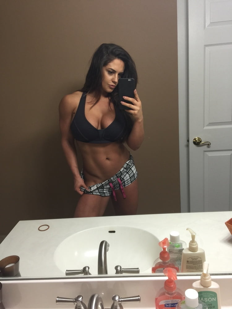 Celeste Bonin (fka wwe's kaitlyn) リークされた写真
 #96154730