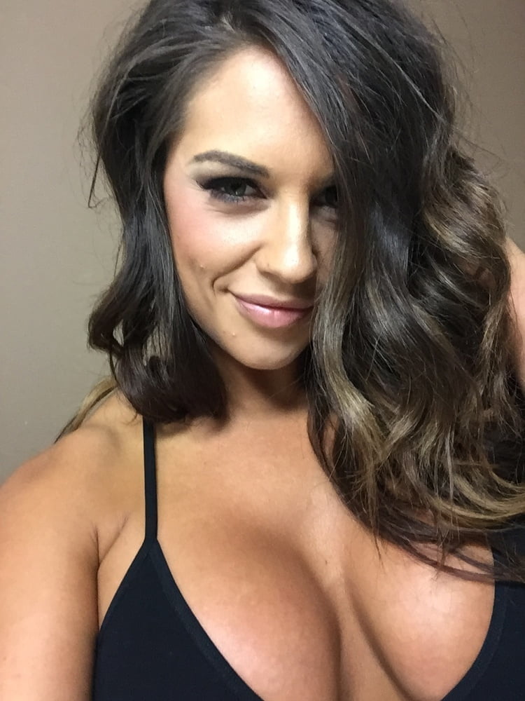 Celeste Bonin (fka wwe's kaitlyn) リークされた写真
 #96154852