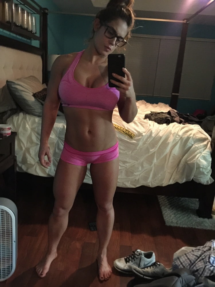 Celeste bonin (fka wwe's kaitlyn) foto trapelate
 #96154914