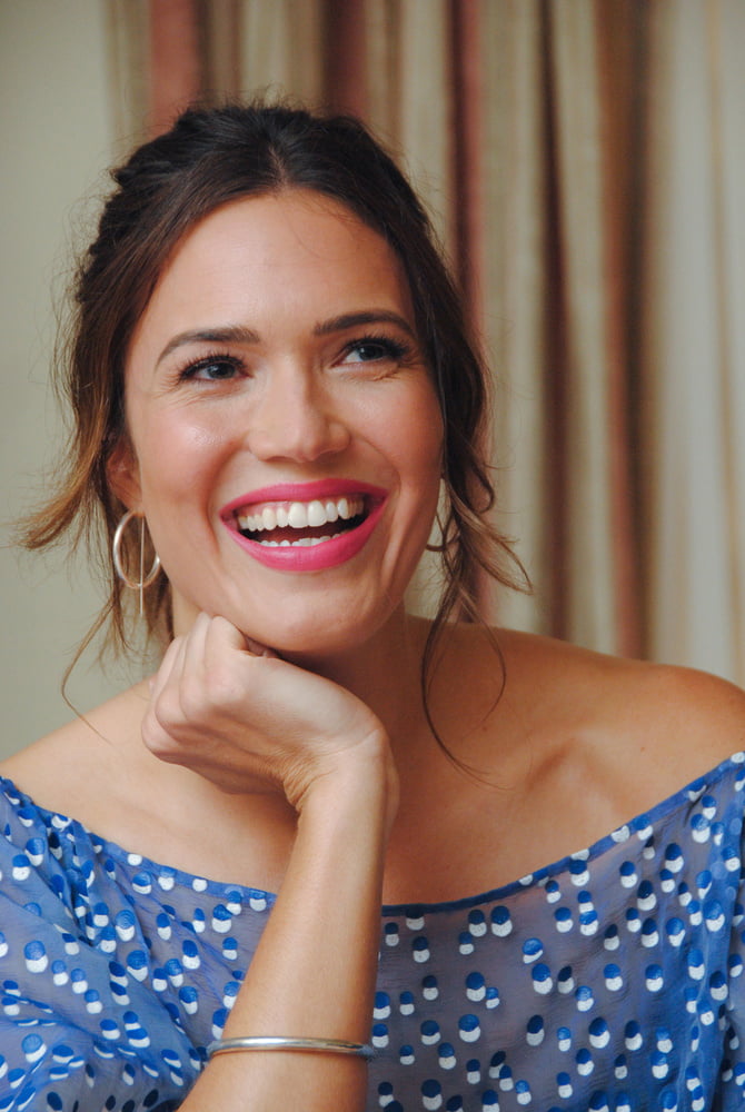 Mandy Moore - This is Us Press Conference (21 August 2017) #91566114