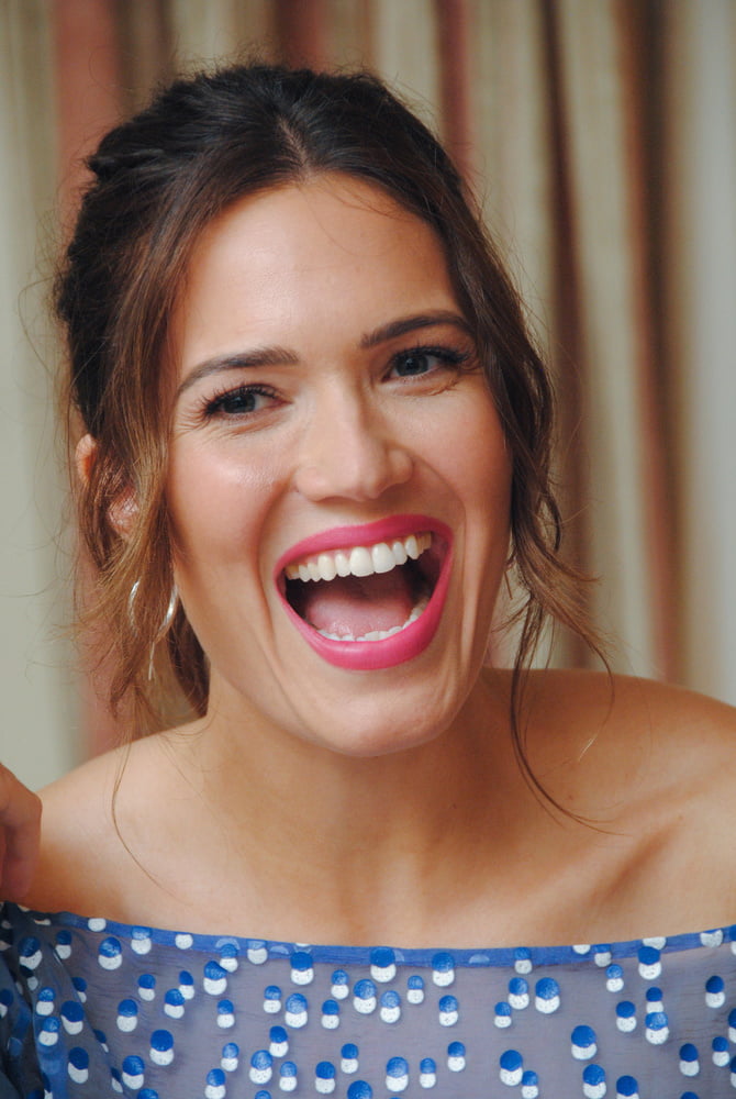 Mandy Moore - This is Us Press Conference (21 August 2017) #91566163