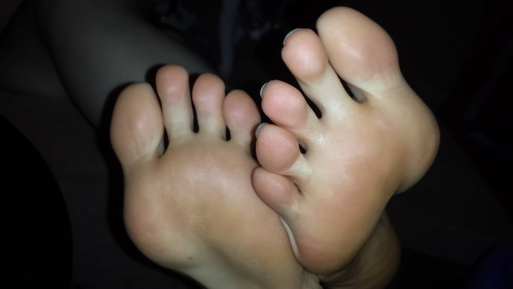 Femme pieds fétiches semelles
 #101714976
