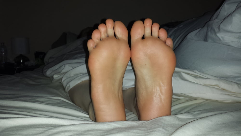 Femme pieds fétiches semelles
 #101714998