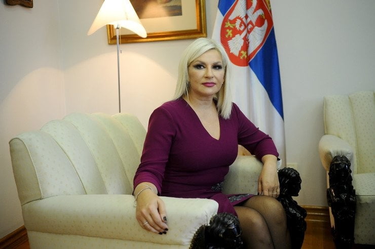 Serbische reife Politikerin Zorana Mihajlovic
 #93419706