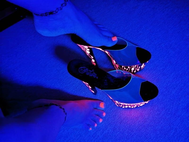 Sexy CD Feet On High Heels Posing In Neon Light #106886994