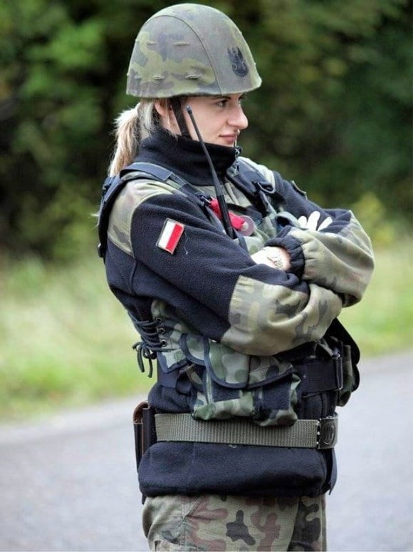 制服を着たポーランド人女性
 #105009932