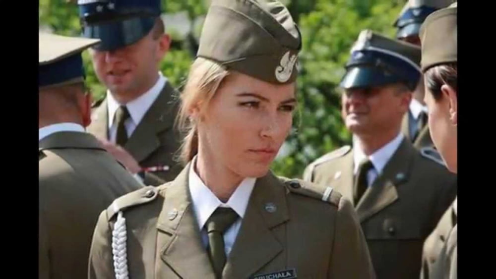 制服を着たポーランド人女性
 #105009938