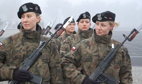 制服を着たポーランド人女性
 #105010002