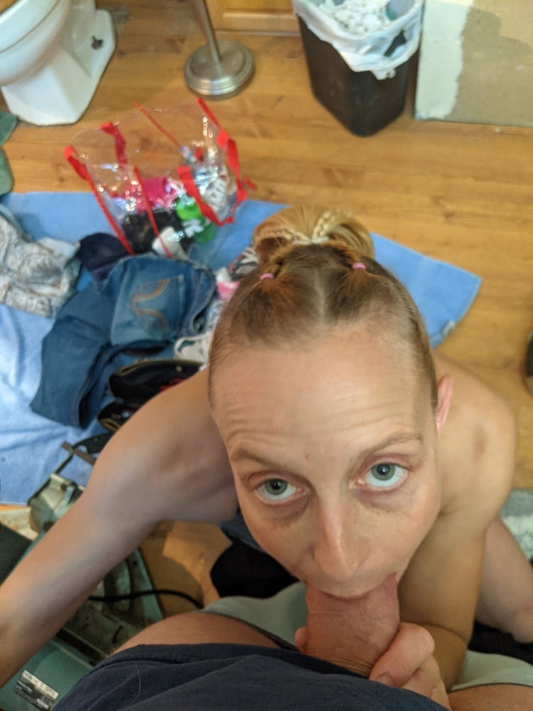 Quick suck with eye contact #106563132