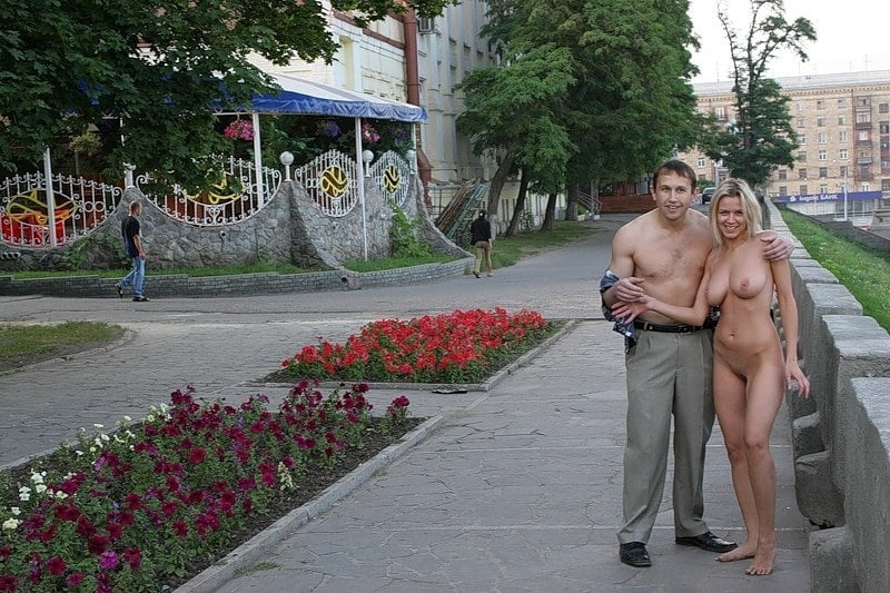 Olga geht nackt durch die Straßen von kharkiv
 #91150836