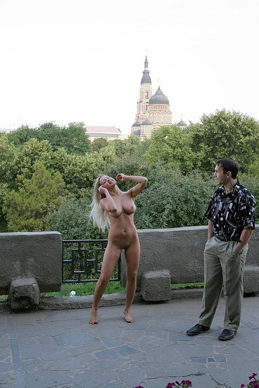 オルガはハルキフの街を裸で歩く
 #91150854