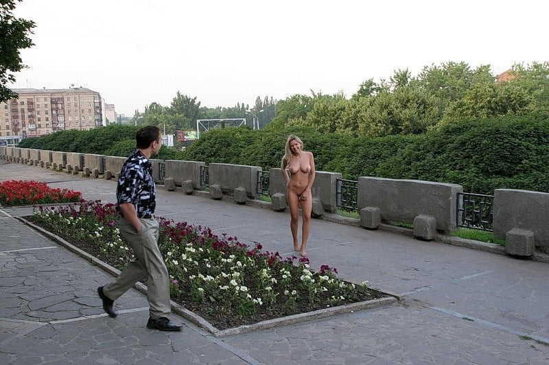 オルガはハルキフの街を裸で歩く
 #91150887