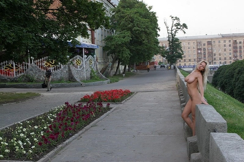Olga geht nackt durch die Straßen von kharkiv
 #91150914