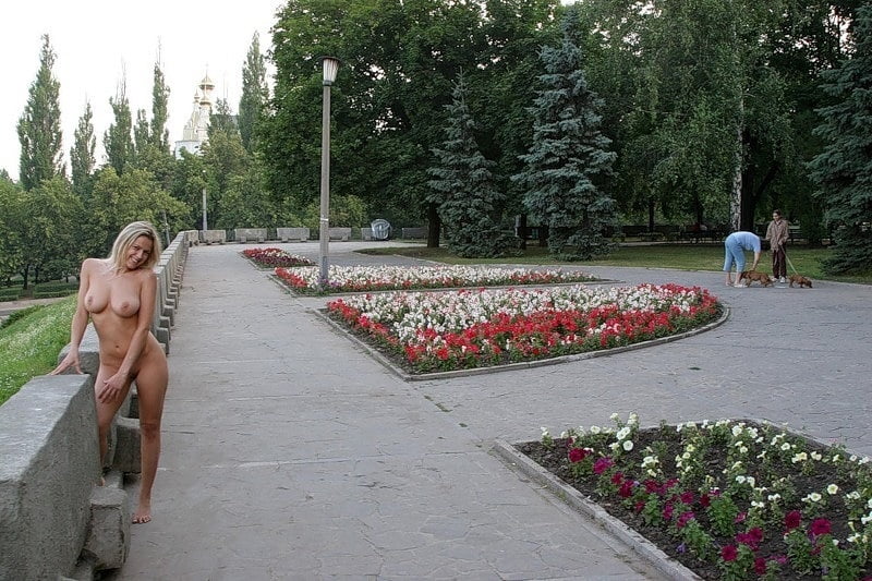 Olga geht nackt durch die Straßen von kharkiv
 #91151043