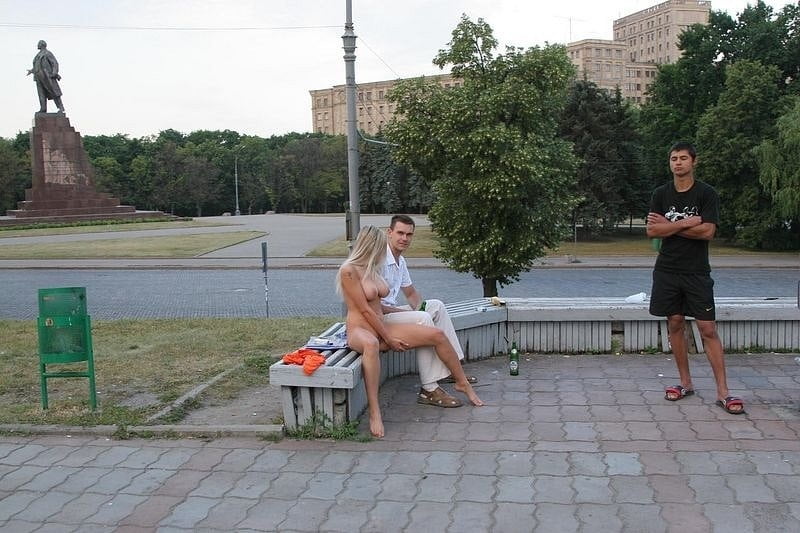 Olga geht nackt durch die Straßen von kharkiv
 #91151200