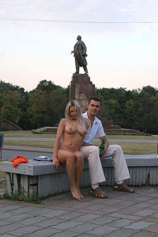 Olga geht nackt durch die Straßen von kharkiv
 #91151232