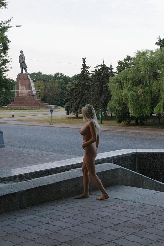 Olga geht nackt durch die Straßen von kharkiv
 #91151309