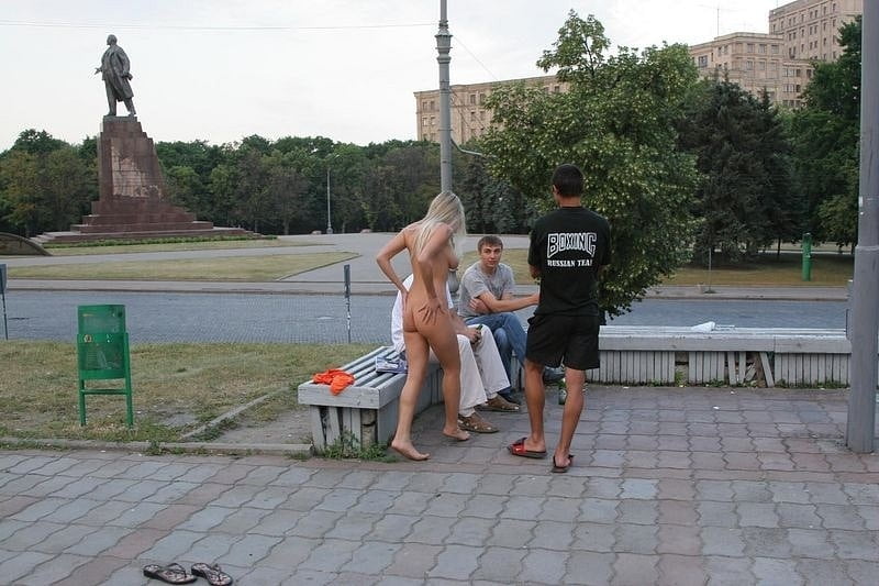 Olga geht nackt durch die Straßen von kharkiv
 #91151330