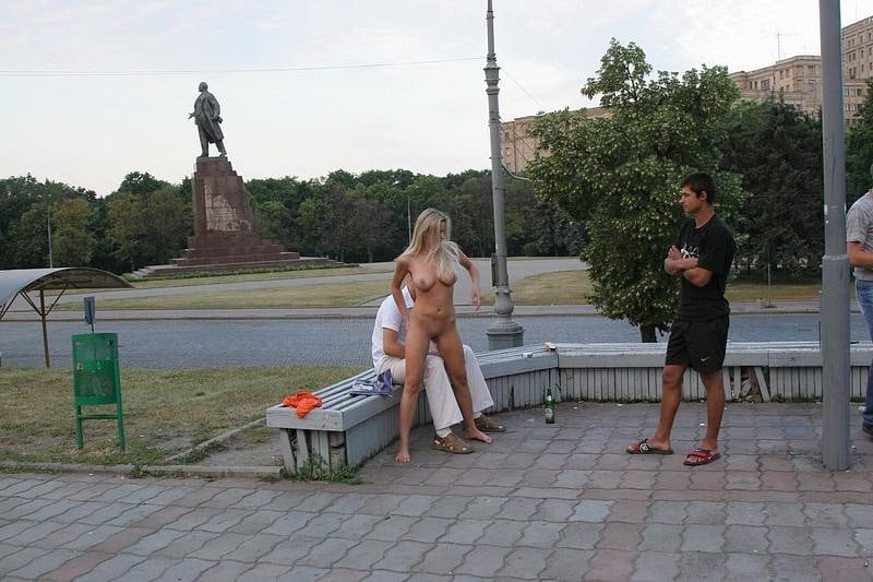 Olga geht nackt durch die Straßen von kharkiv
 #91151363