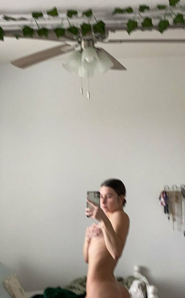 Grace Hollon nude #109812039