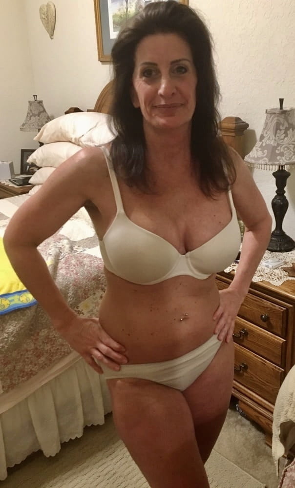 Sexy old mature milf big boobs huge cunt exposed
 #92932864