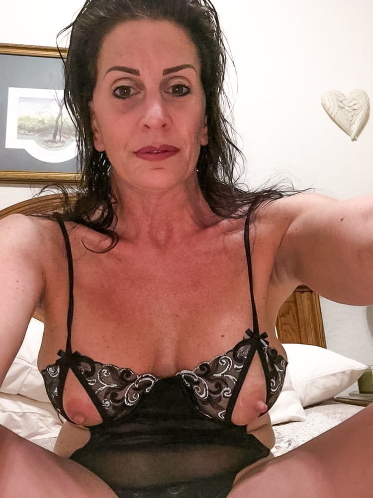 Sexy old mature milf big boobs huge cunt exposed
 #92932891