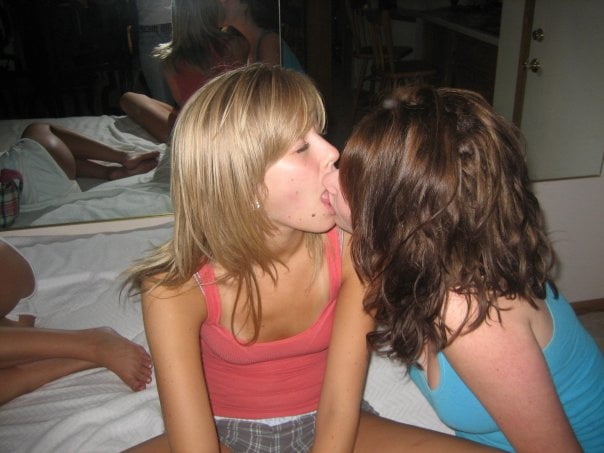 Nice 1528 (girls kissing) #105180400