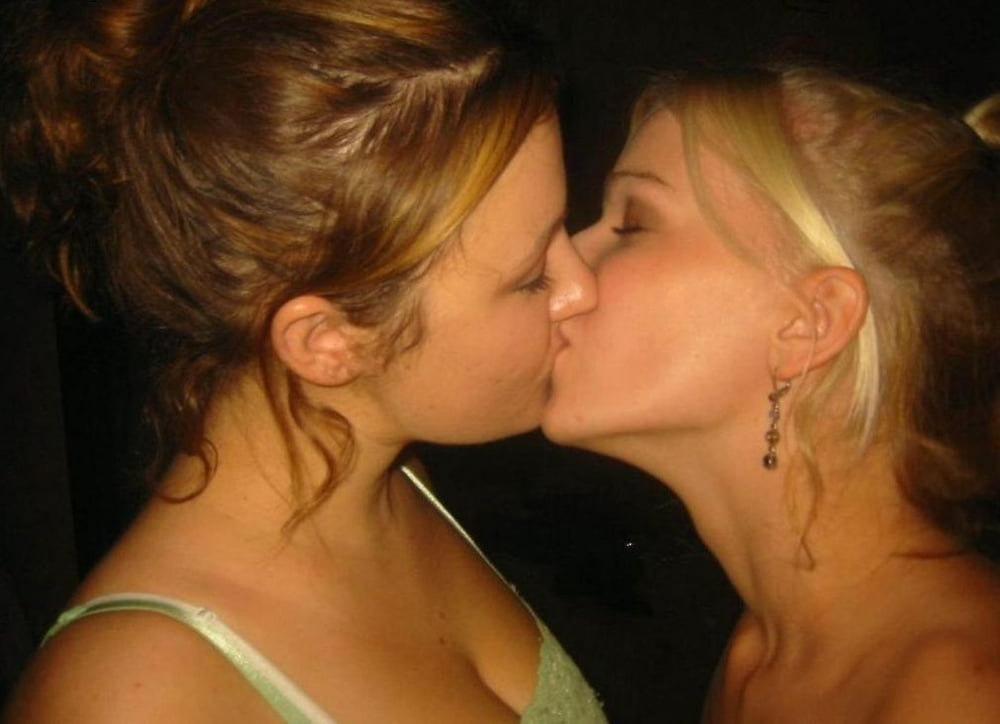 Nice 1528 (girls kissing) #105180406