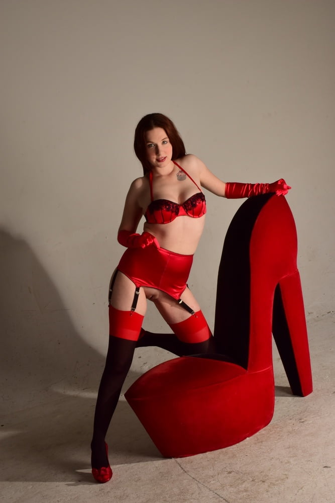 redhead poses #102608387