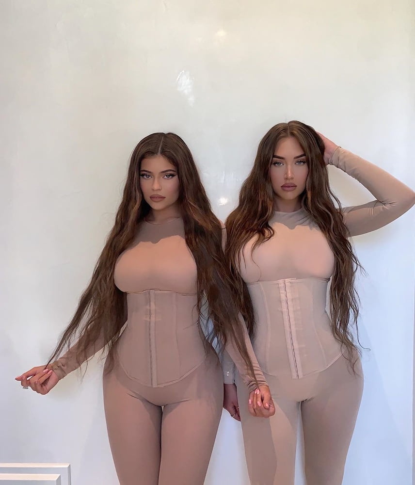 Kylie déesse du sexe
 #81812987