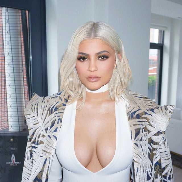 Kylie diosa del sexo
 #81813103