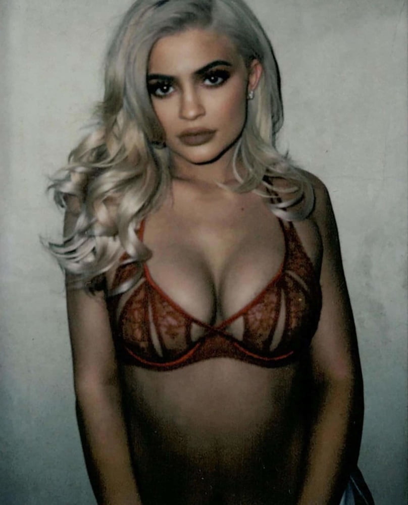 Kylie diosa del sexo
 #81813245
