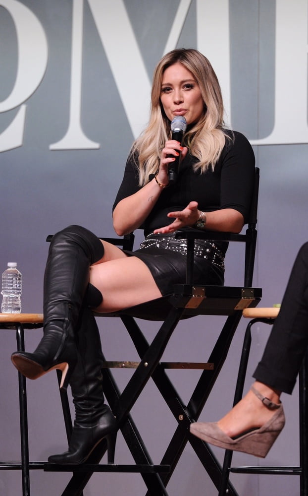 Weibliche Berühmtheit Stiefel & Leder - hilary duff
 #103098890