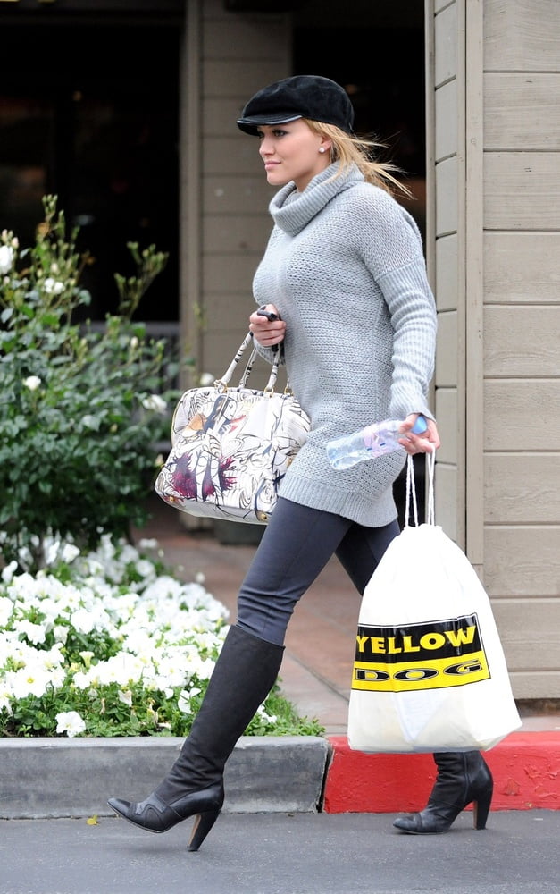 Celebridad femenina botas y cuero - hilary duff
 #103098911