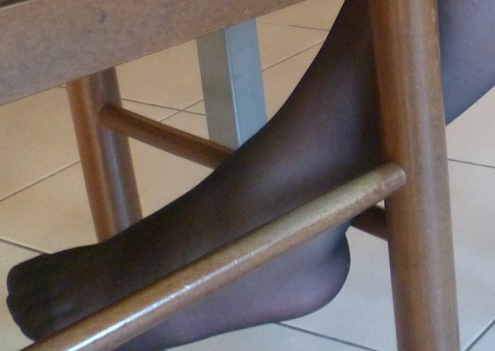 若い女性が局部の窓から顔を出す パート2
 #105977135