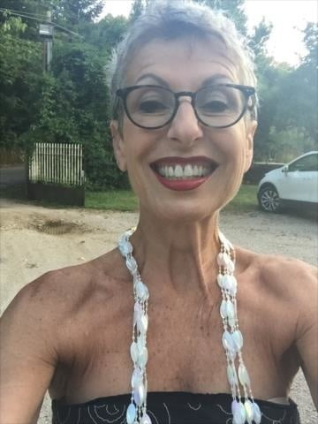 Putas mayores
 #95947984