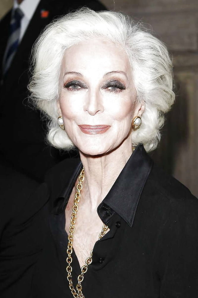 Putas mayores
 #95948103