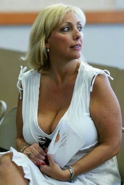 Putas mayores
 #95948175