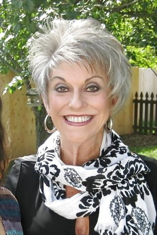 Putas mayores
 #95948207